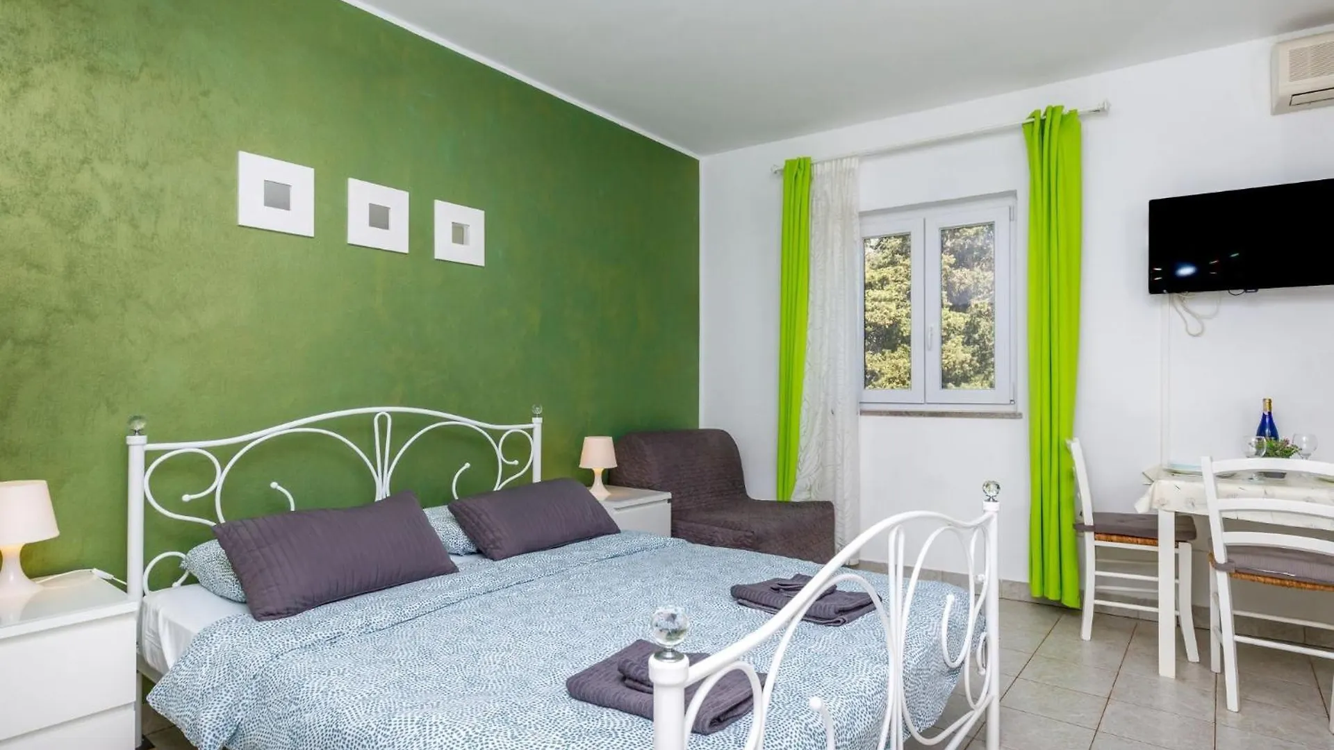 Beachfront Escape In Rovinj