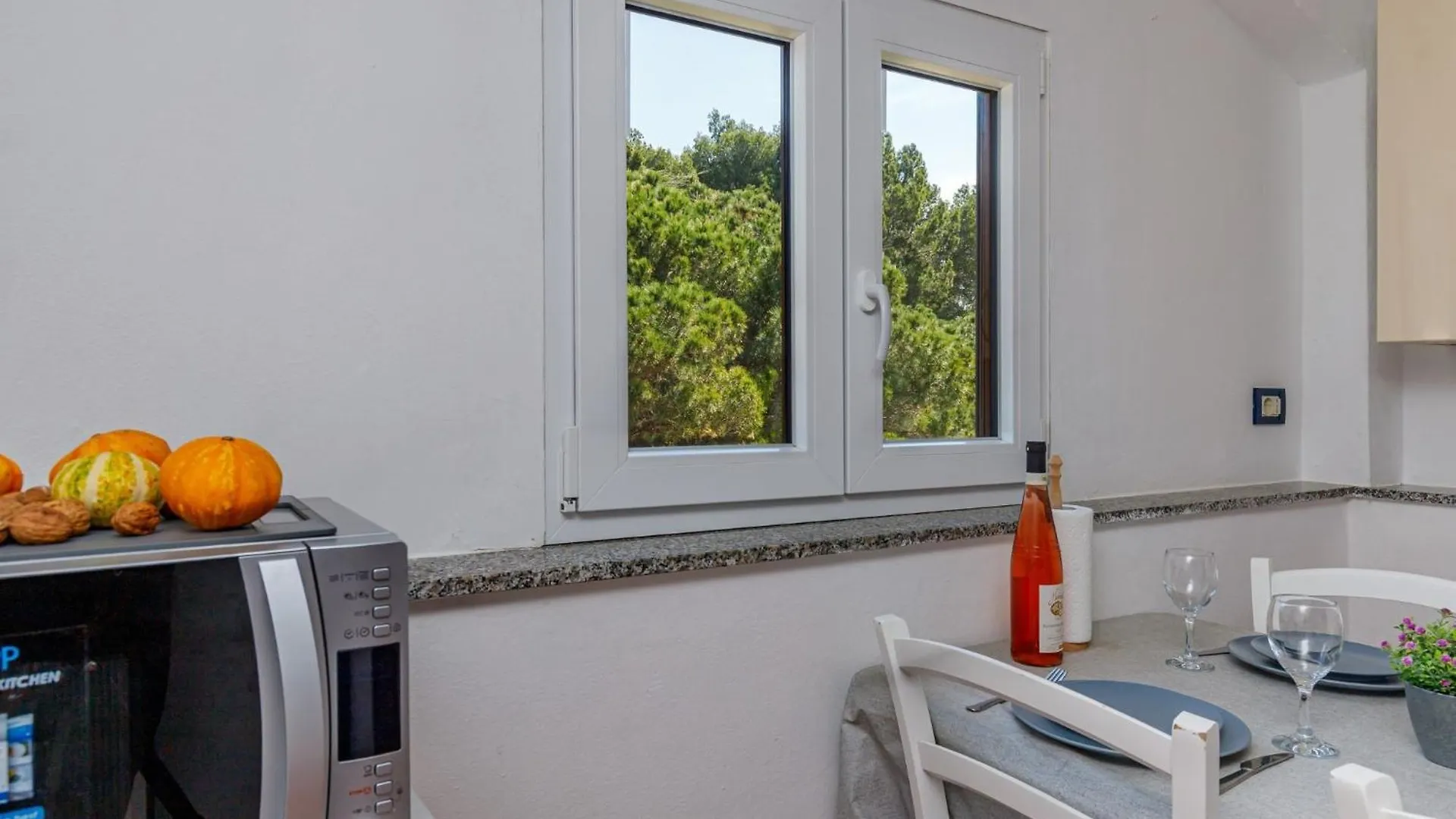 Apartment Beachfront Escape In Rovinj