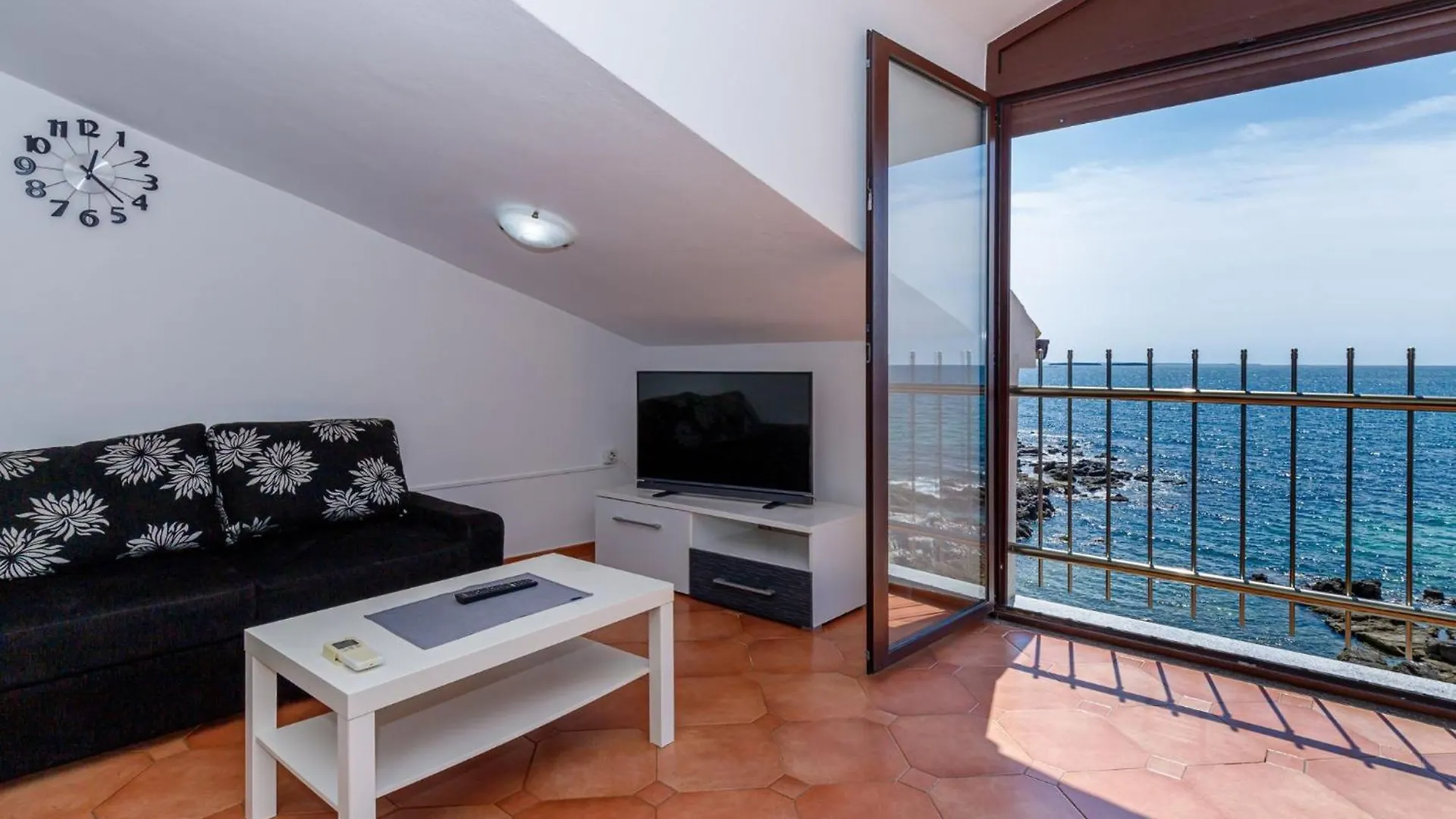 Beachfront Escape In Rovinj