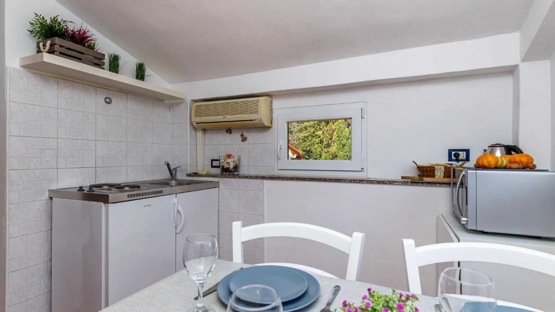 Apartment Beachfront Escape In Rovinj