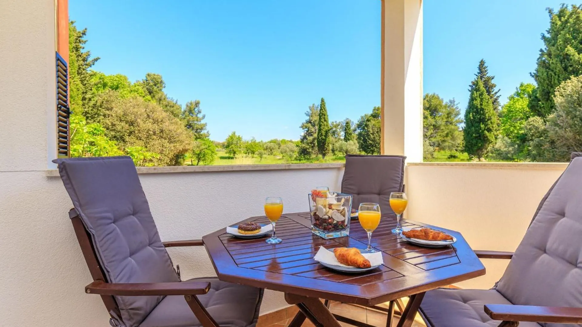 Beachfront Escape In Rovinj Croatia