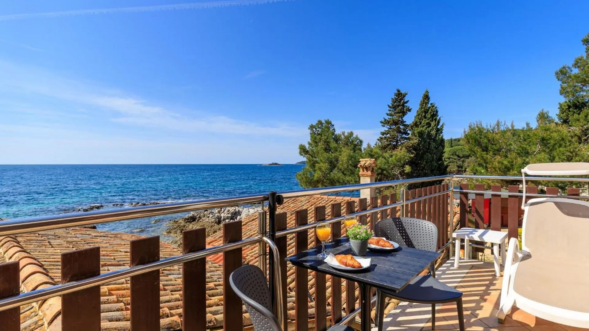 Apartment Beachfront Escape In Rovinj Croatia
