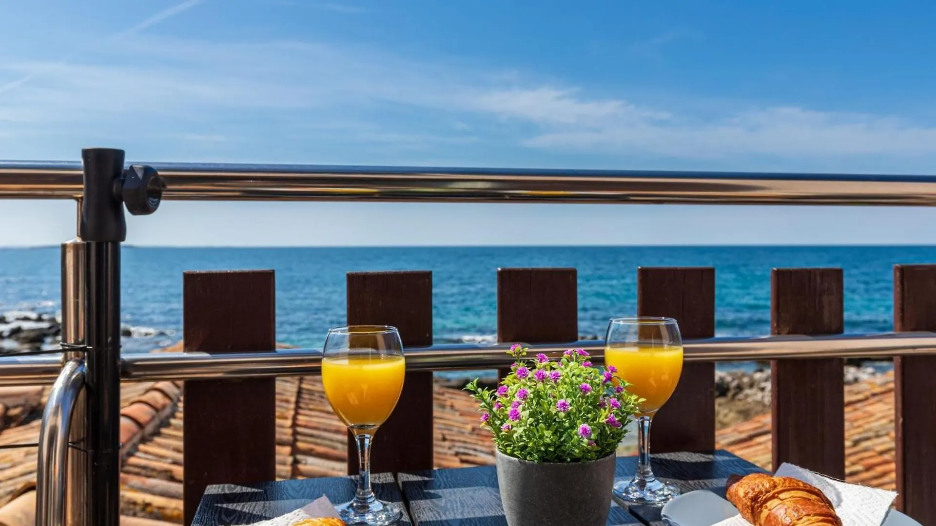 Beachfront Escape In Rovinj 0*,