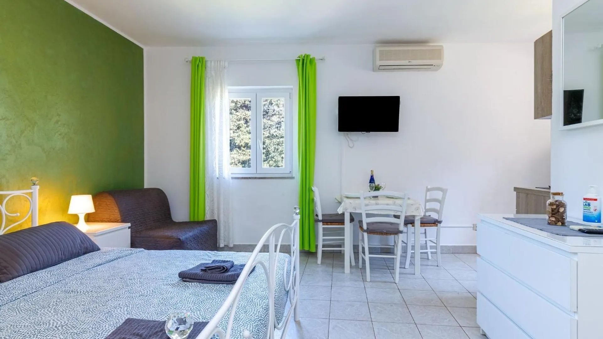 Apartment Beachfront Escape In Rovinj