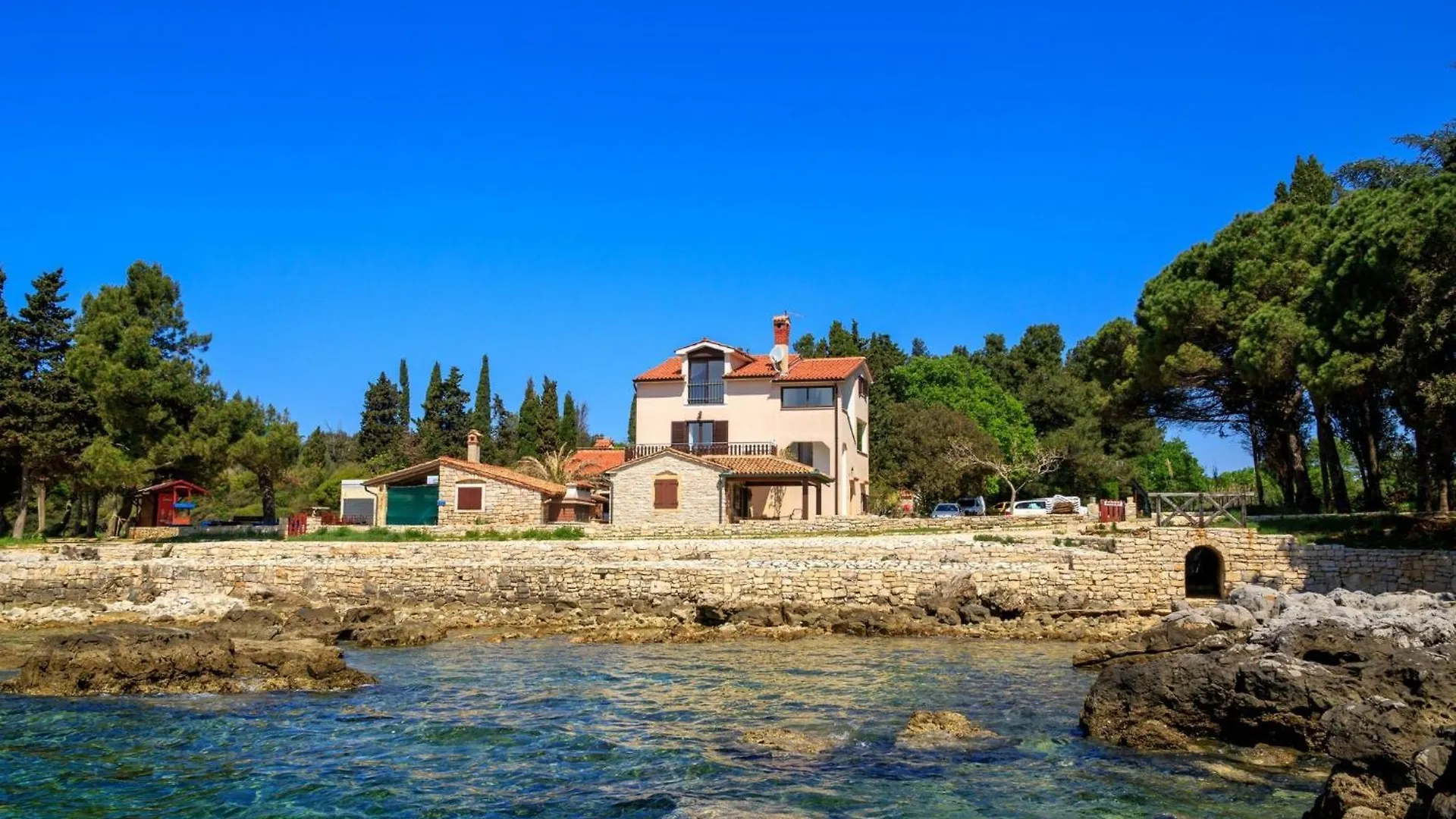 Beachfront Escape In Rovinj