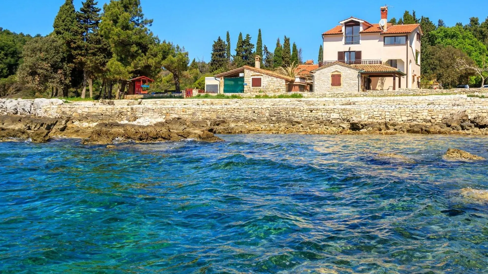 Beachfront Escape In Rovinj Croatia